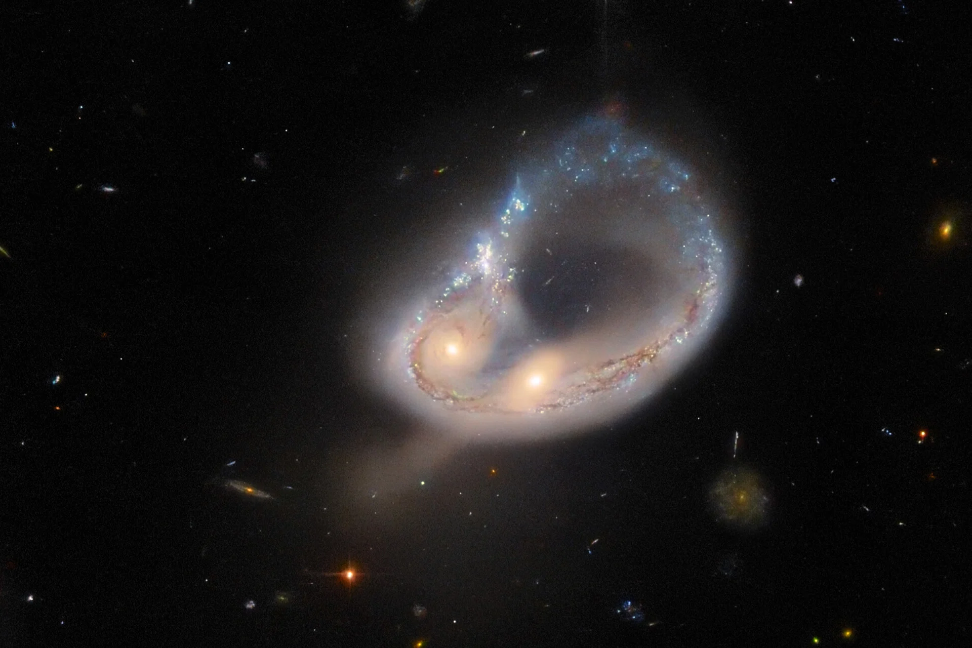 Hubble spots colliding galaxies